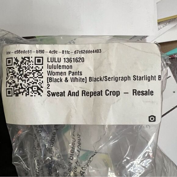 Lululemon Sweat and Repeat Crop Sz 2 Flattering Comfy Black Sterigraph Starlight - Picture 10 of 10